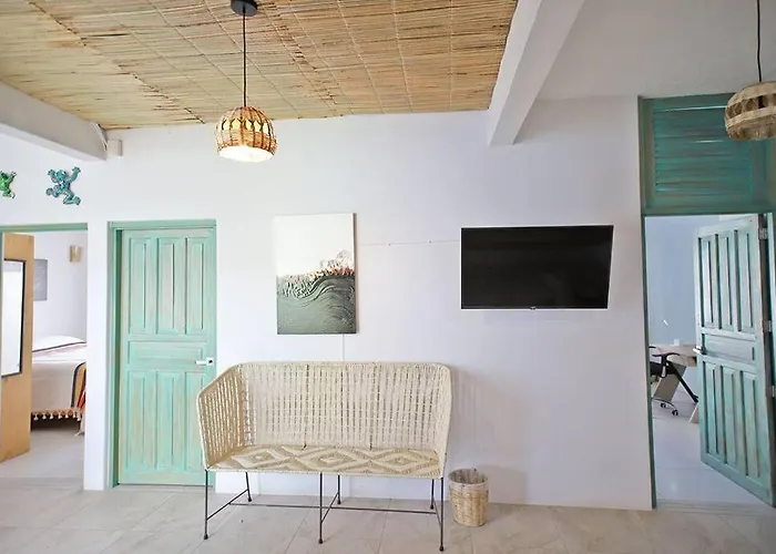 2Bdr -Rocks At Mikasa- Near Beach, Pool, King Beds, Ac, Fast Wifi