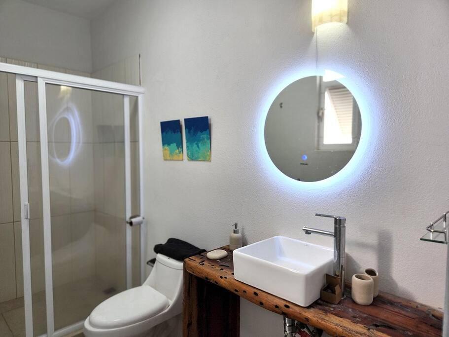 Appartement 2bdr -rocks At Mikasa- Near Beach, Pool, King Beds, Ac, Fast Wifi
